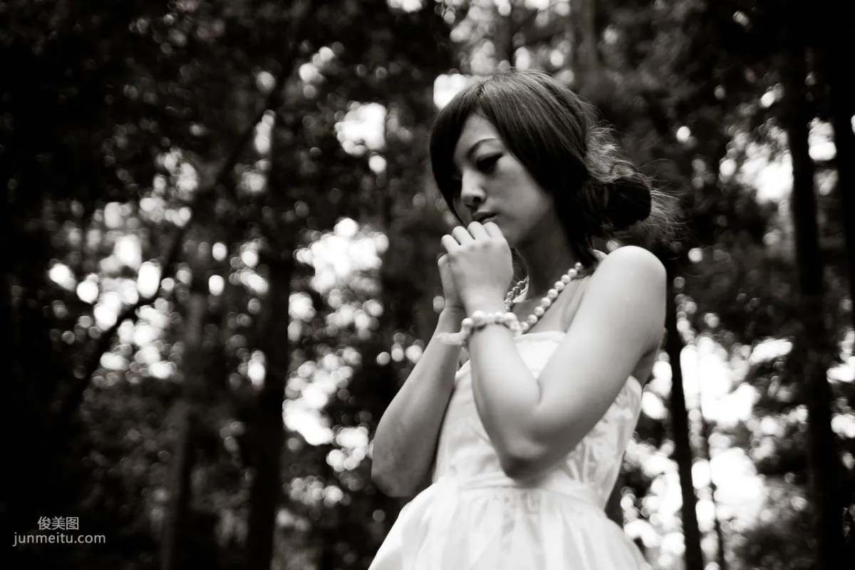 Mikako/Zhang Kaijie White Waltz x Black Obsession Yangmingshan Zhuzihu Outdoor Shoot Photo Set photo 48