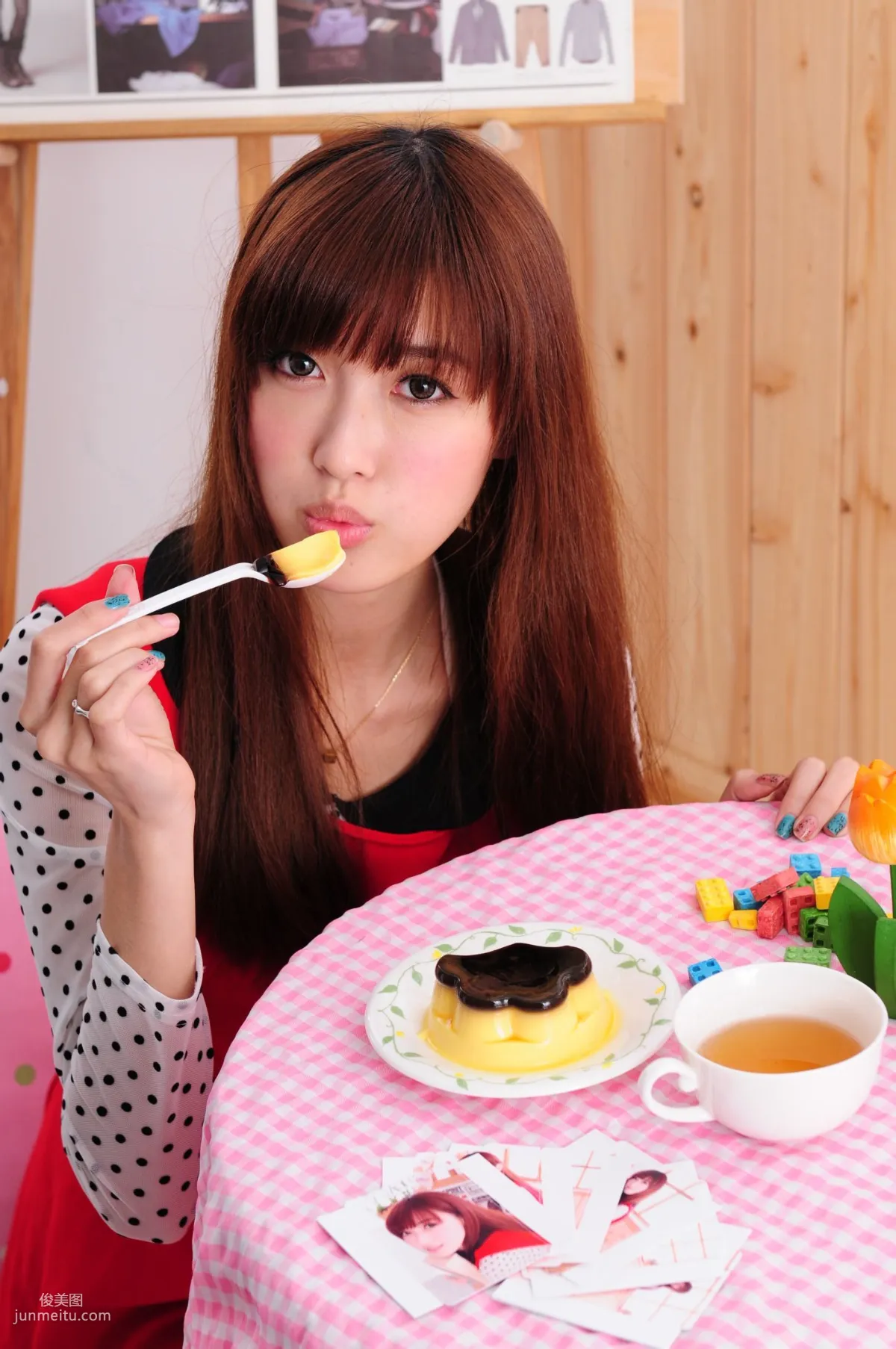 Taiwan Goddess Kila Jingjing, Home Black Stockings Sweet Girl Photo Set photo 13