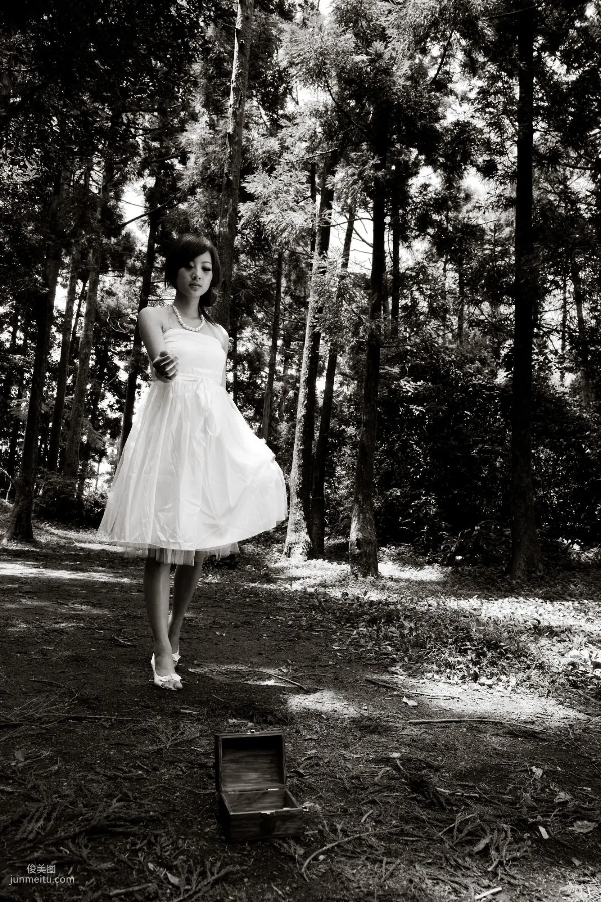 Mikako/Zhang Kaijie White Waltz x Black Obsession Yangmingshan Zhuzihu Outdoor Shoot Photo Set photo 50