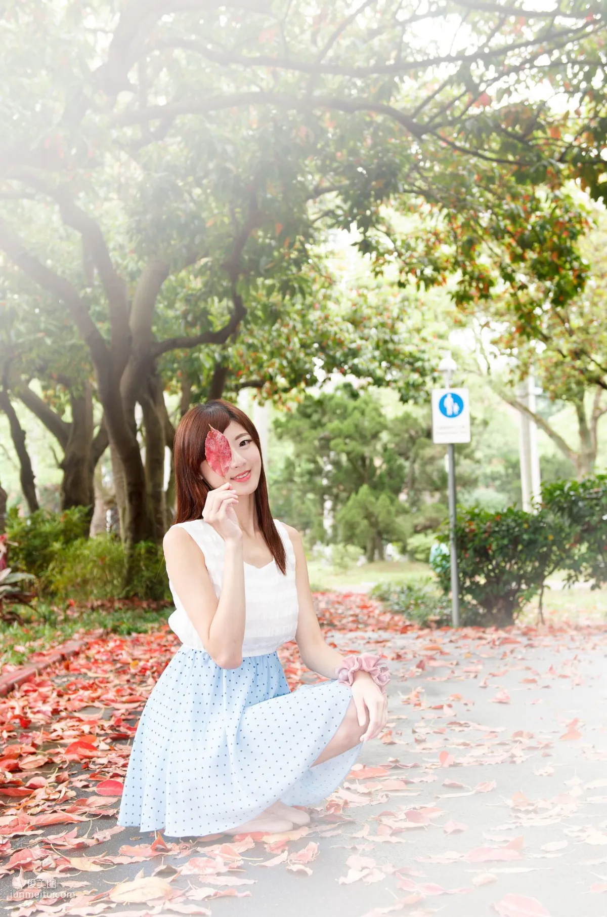 Queena/林茉晶《台大外拍》寫真集 10
