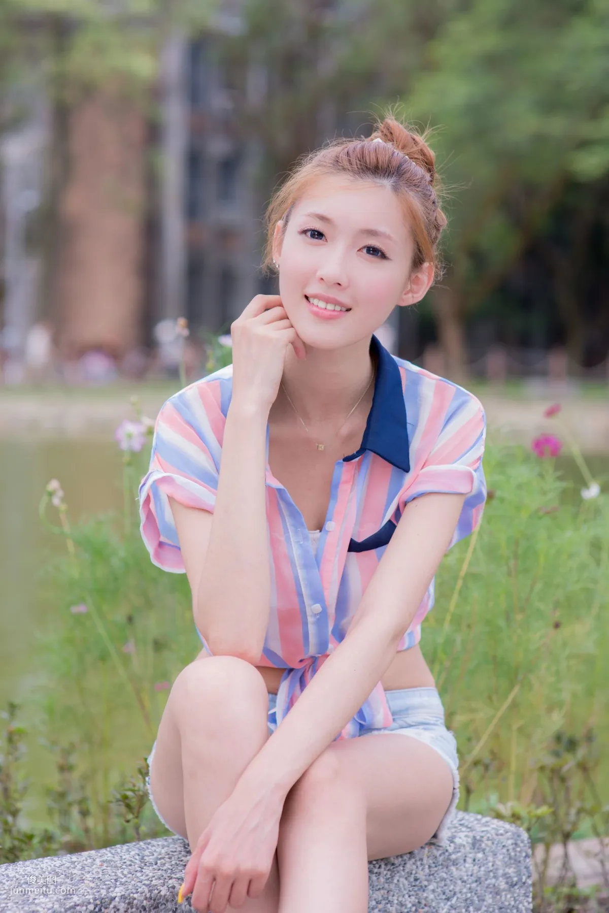 Kila Jingjing / Liao Tingling, Fresh and Light Hot Pants Beautiful Legs Street Snap Photo Set photo 30