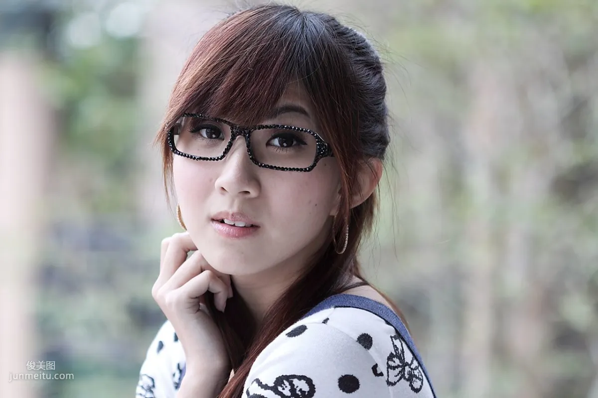 Taiwan Pure Beauty Angel, Black Stockings Street Snap Photos Collection photo 42