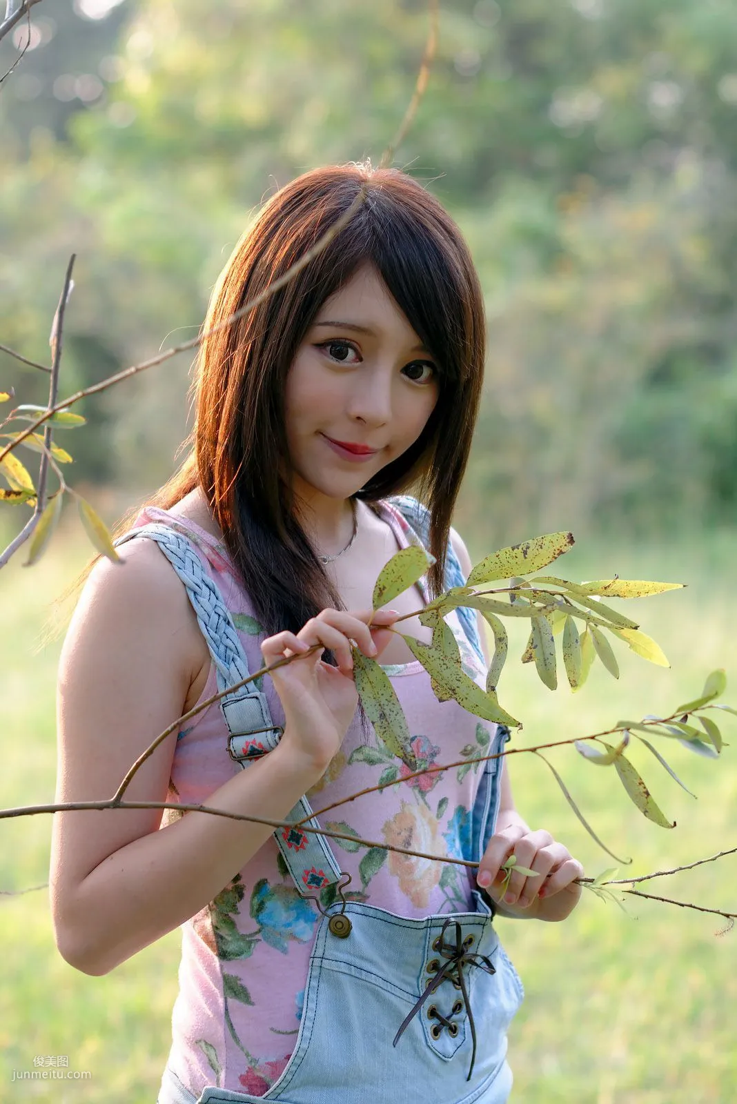 台灣女神張齊郡JULIE《踏青》寫真集 68
