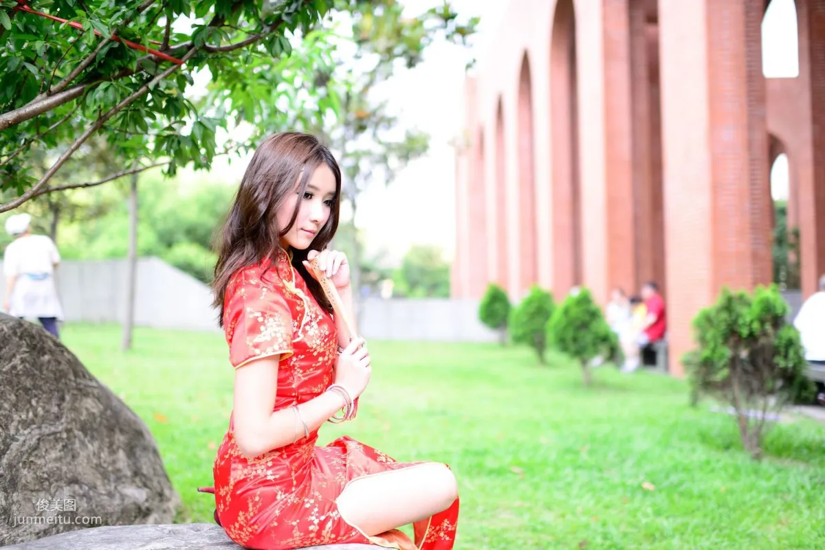 Taiwan Model A Bu, Red and Black Qipao Series Outdoor Shoot Photo Set photo 59