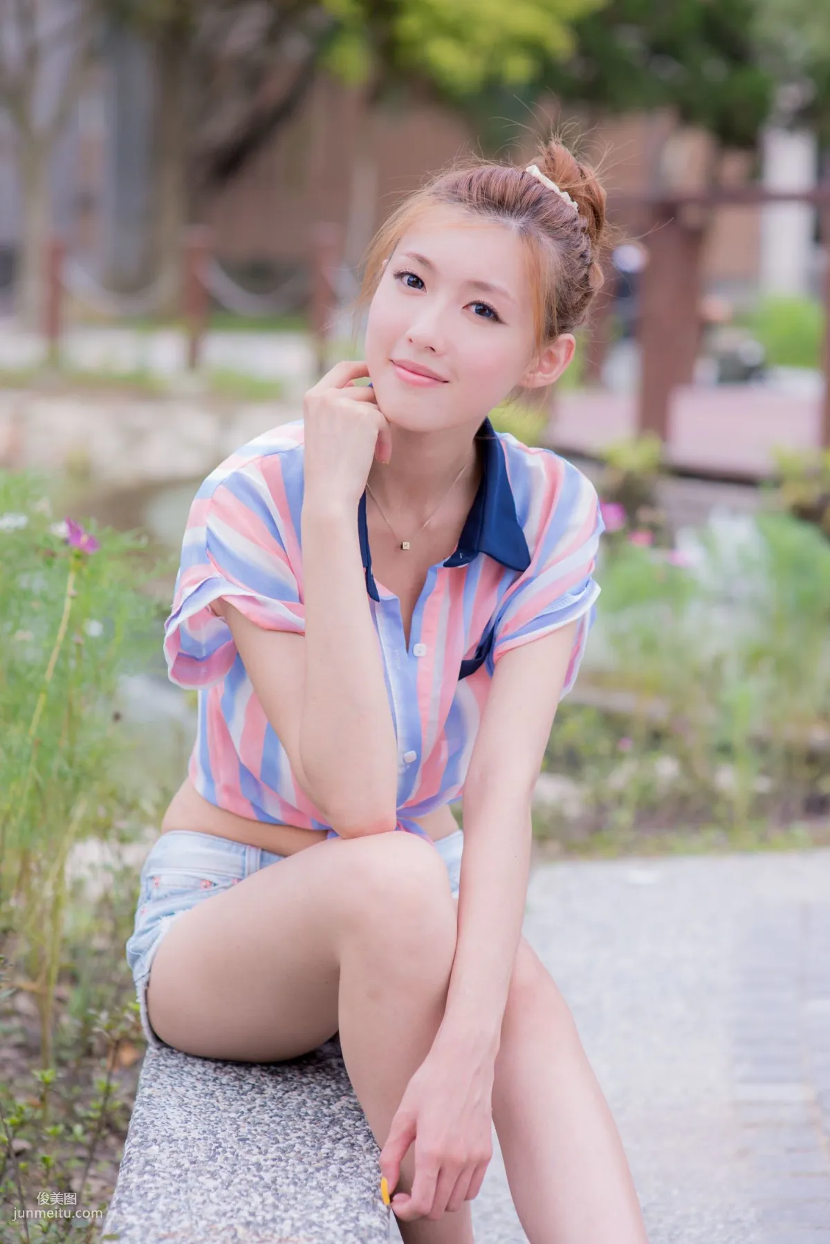 Kila Jingjing / Liao Tingling, Fresh and Light Hot Pants Beautiful Legs Street Snap Photo Set photo 6