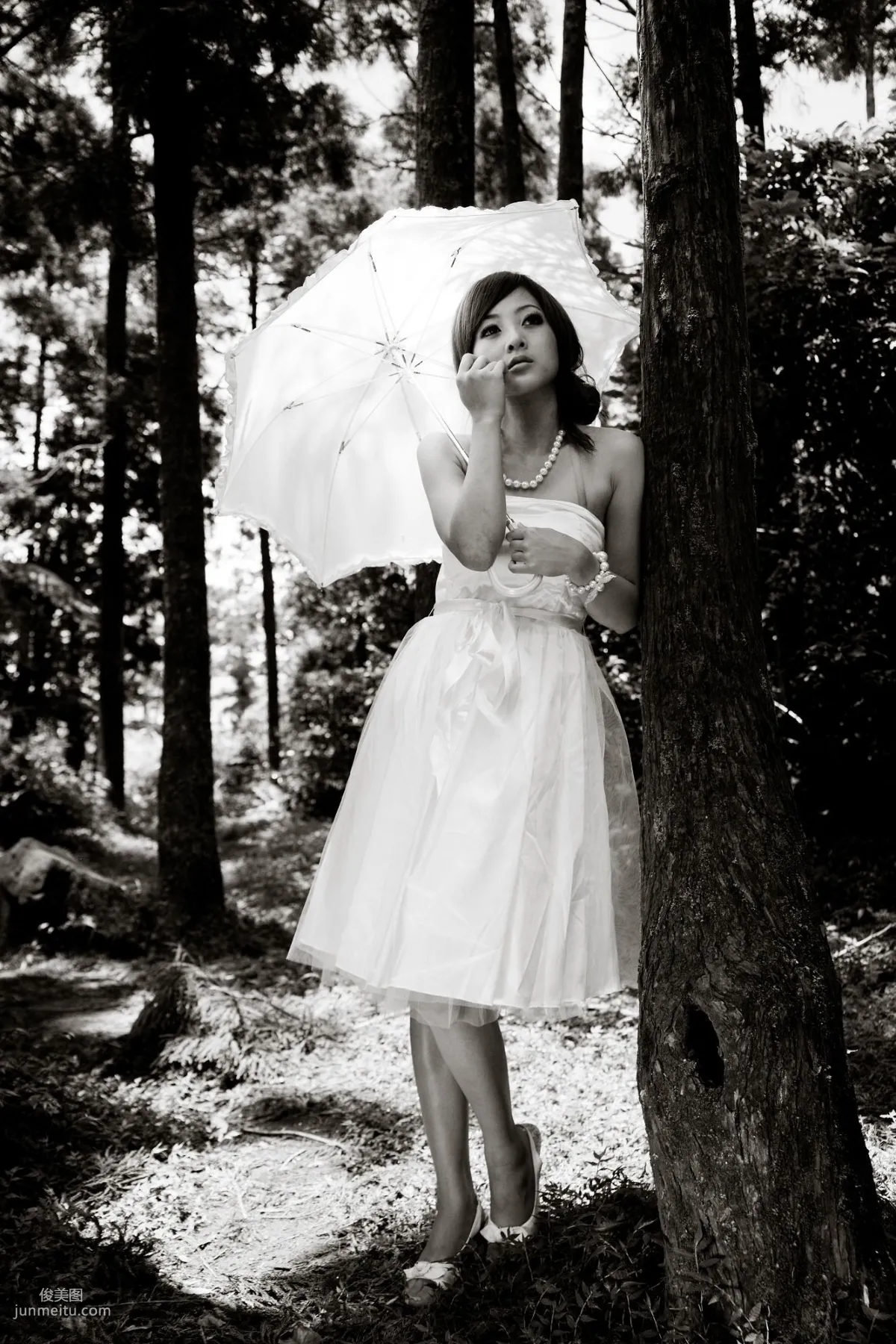 Mikako/Zhang Kaijie White Waltz x Black Obsession Yangmingshan Zhuzihu Outdoor Shoot Photo Set photo 54