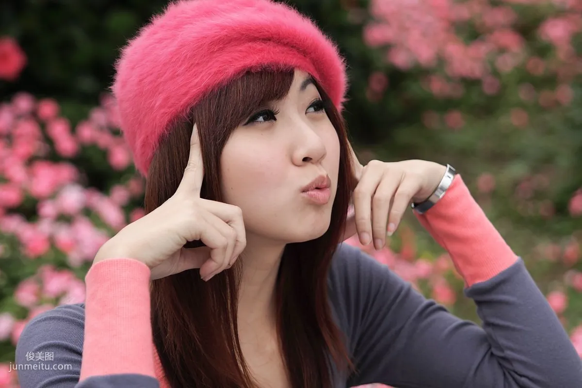 Taiwan Pure Beauty Angel, Black Stockings Street Snap Photos Collection photo 24