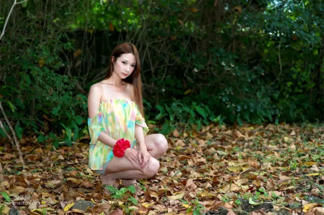 台灣妹子林小芭《春遊踏青外拍》寫真集