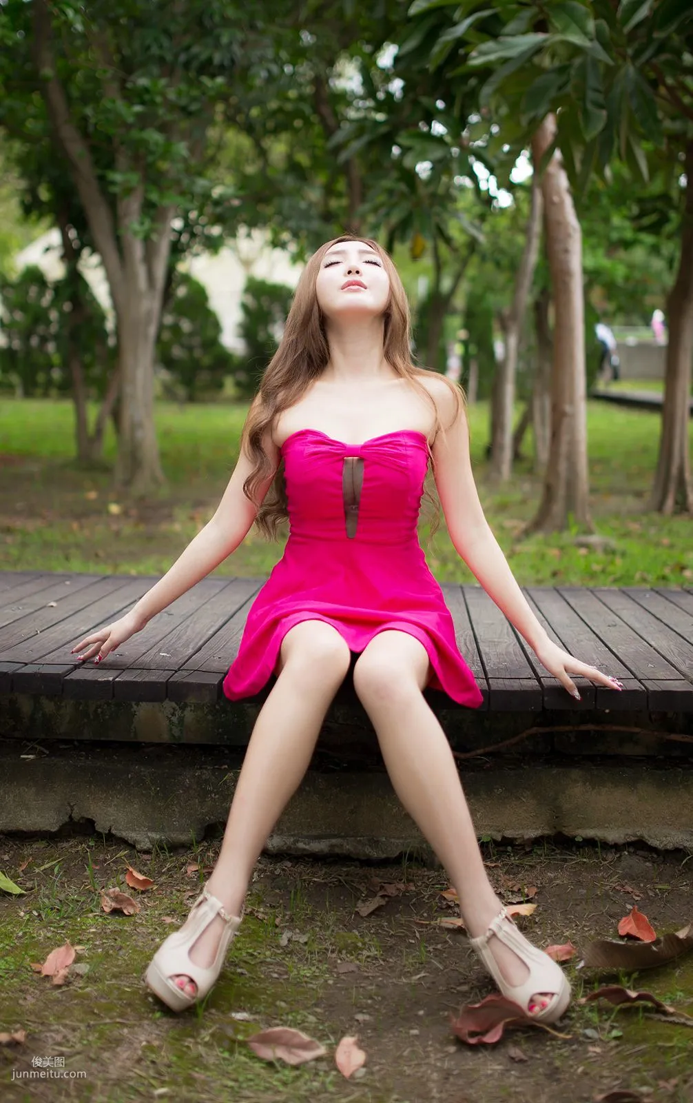 Syuan Zhao Yun, The Ultimate Pink Goddess in a Red Dress, Photo Set photo 17