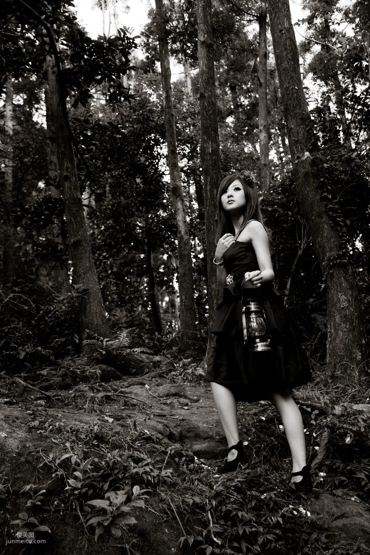 Mikako/Zhang Kaijie White Waltz x Black Obsession Yangmingshan Zhuzihu Outdoor Shoot Photo Set photo 103