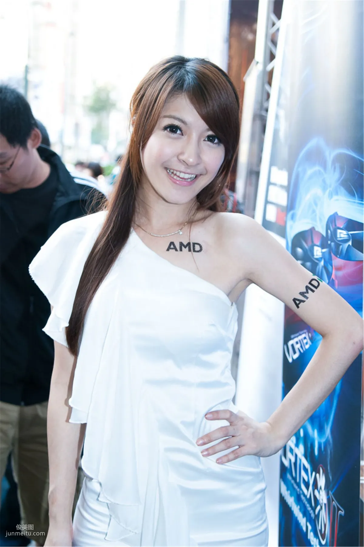 Taiwan Model Bei Bei 'Guanghua Market AMD Booth' HD Set photo 15