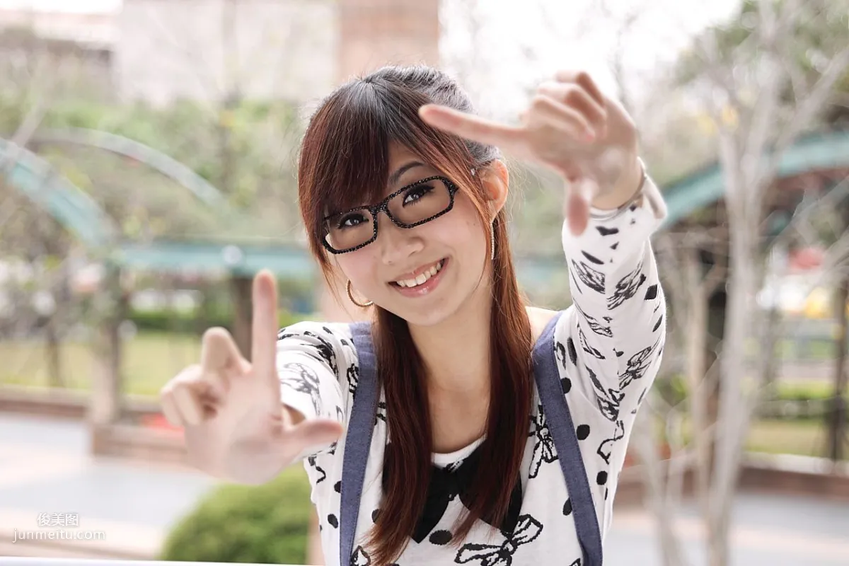 Taiwan Pure Beauty Angel, Black Stockings Street Snap Photos Collection photo 43