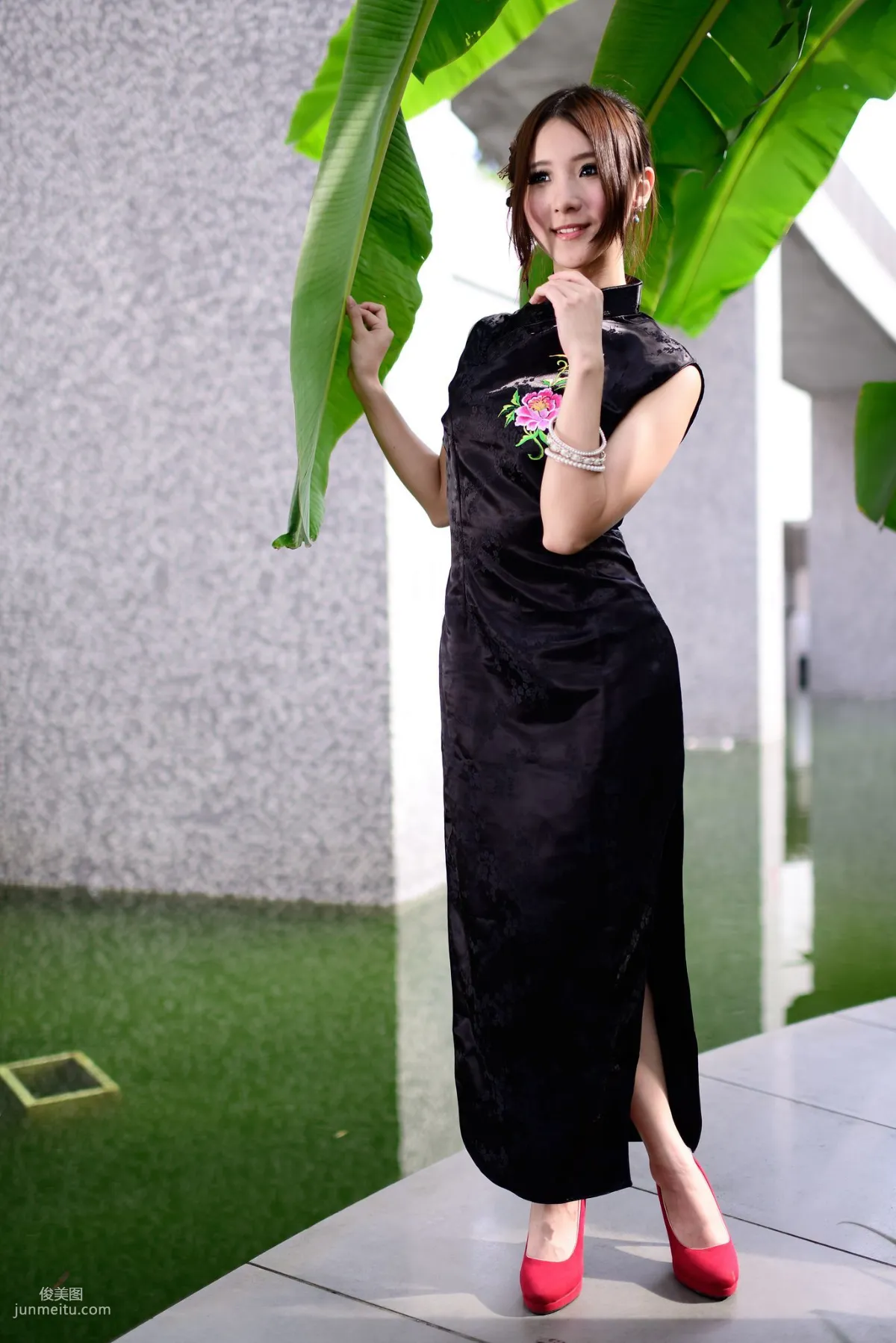 Taiwan Model A Bu, Red and Black Qipao Series Outdoor Shoot Photo Set photo 34