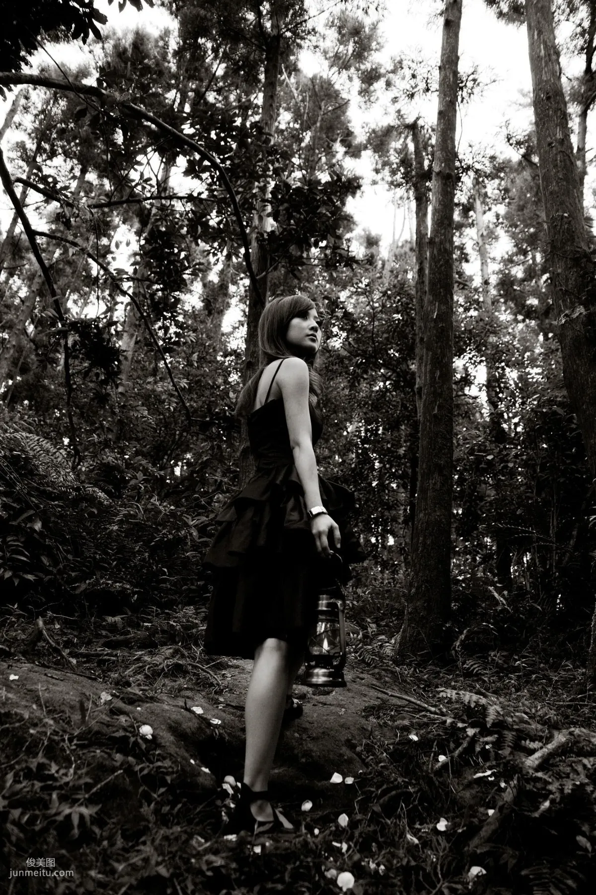 Mikako/Zhang Kaijie White Waltz x Black Obsession Yangmingshan Zhuzihu Outdoor Shoot Photo Set photo 102