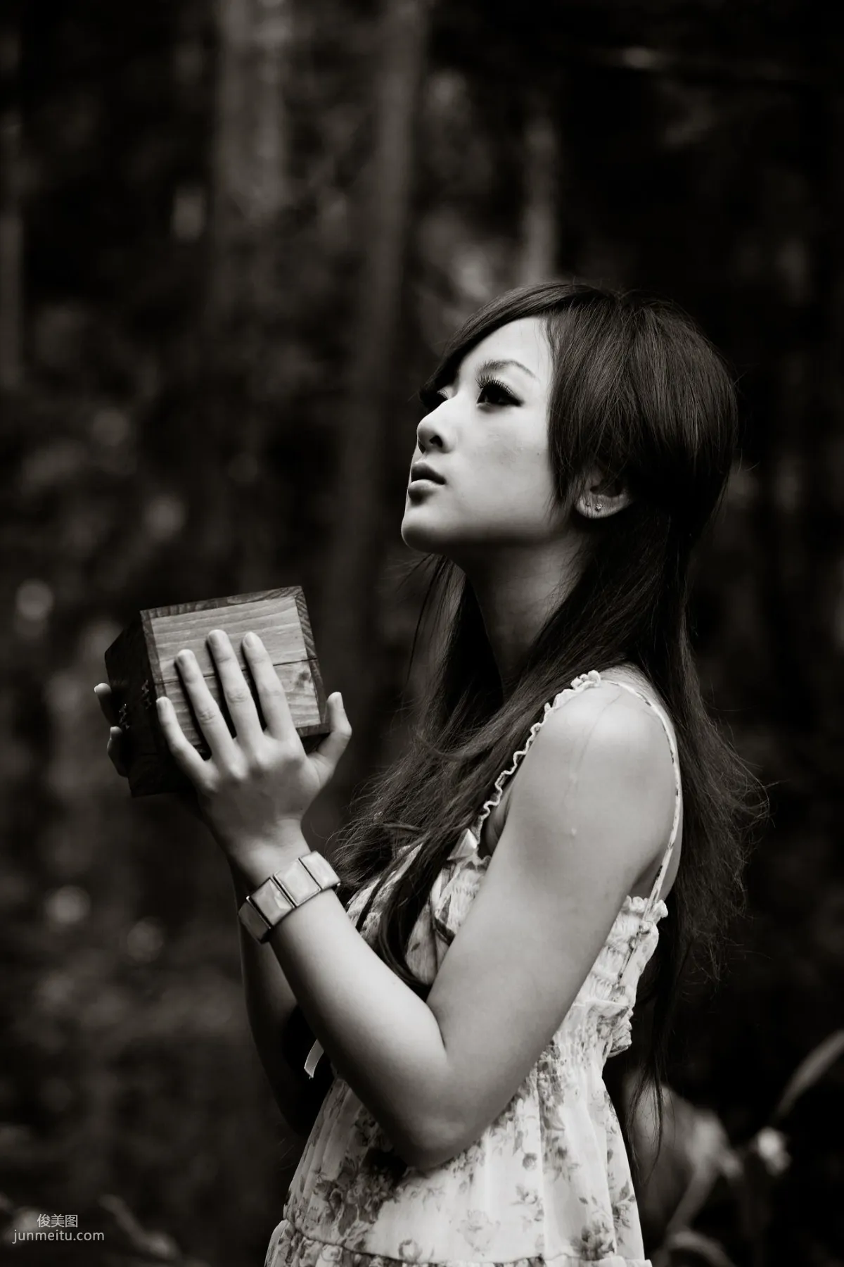 Mikako/Zhang Kaijie White Waltz x Black Obsession Yangmingshan Zhuzihu Outdoor Shoot Photo Set photo 5