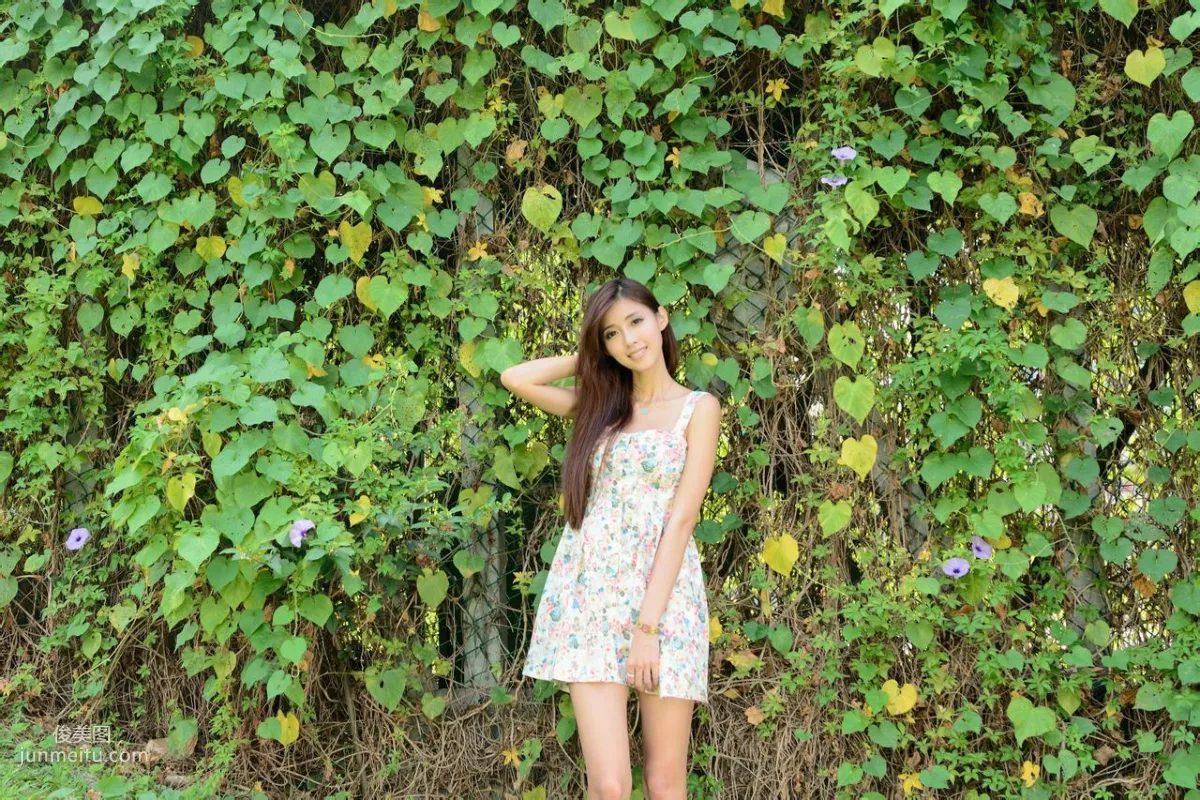 Kila Jingjing/Jin Yunqiao, Street Snap Suspender Dress Series Photo Set photo 3