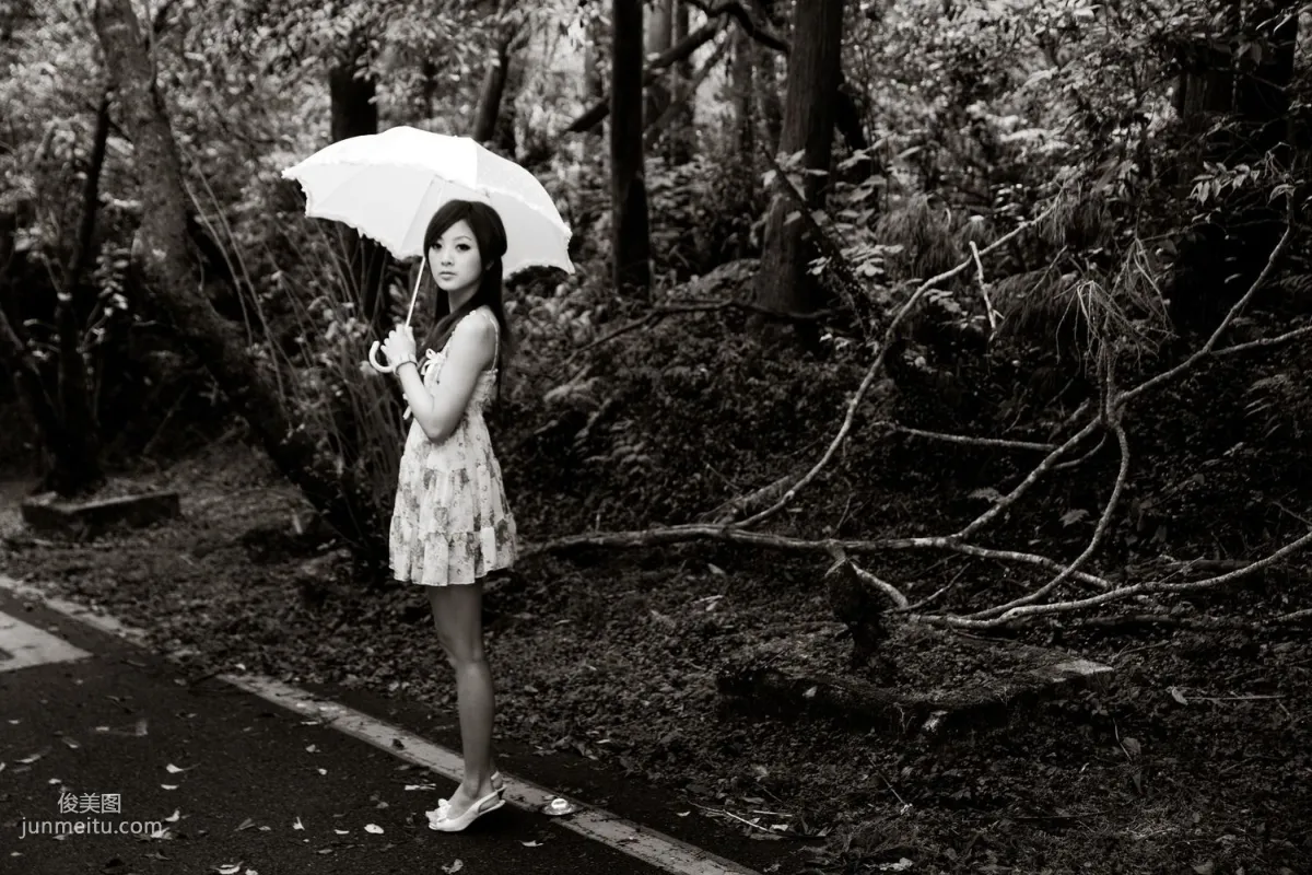 Mikako/Zhang Kaijie White Waltz x Black Obsession Yangmingshan Zhuzihu Outdoor Shoot Photo Set photo 1