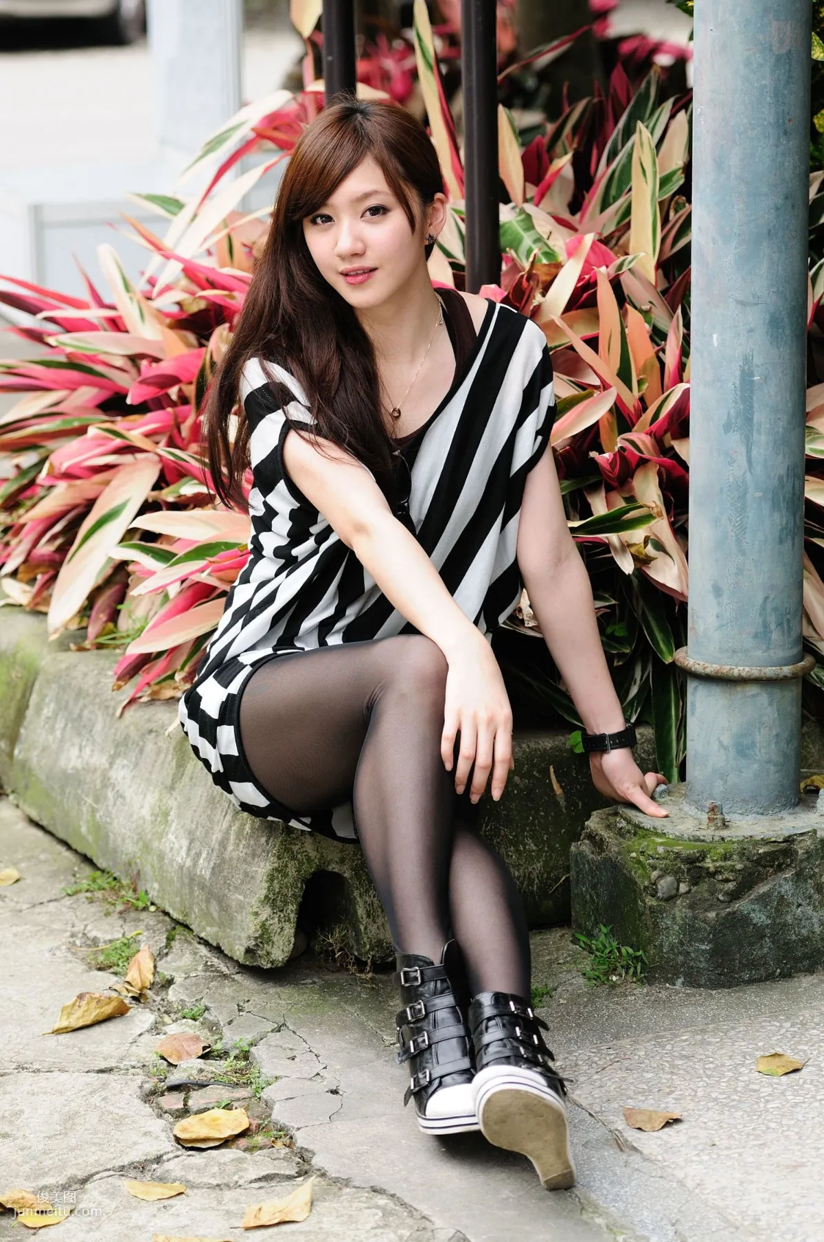 Taiwan Beauty Xiao Ya, Black Stockings Beauty Street Snap Photo Set photo 11