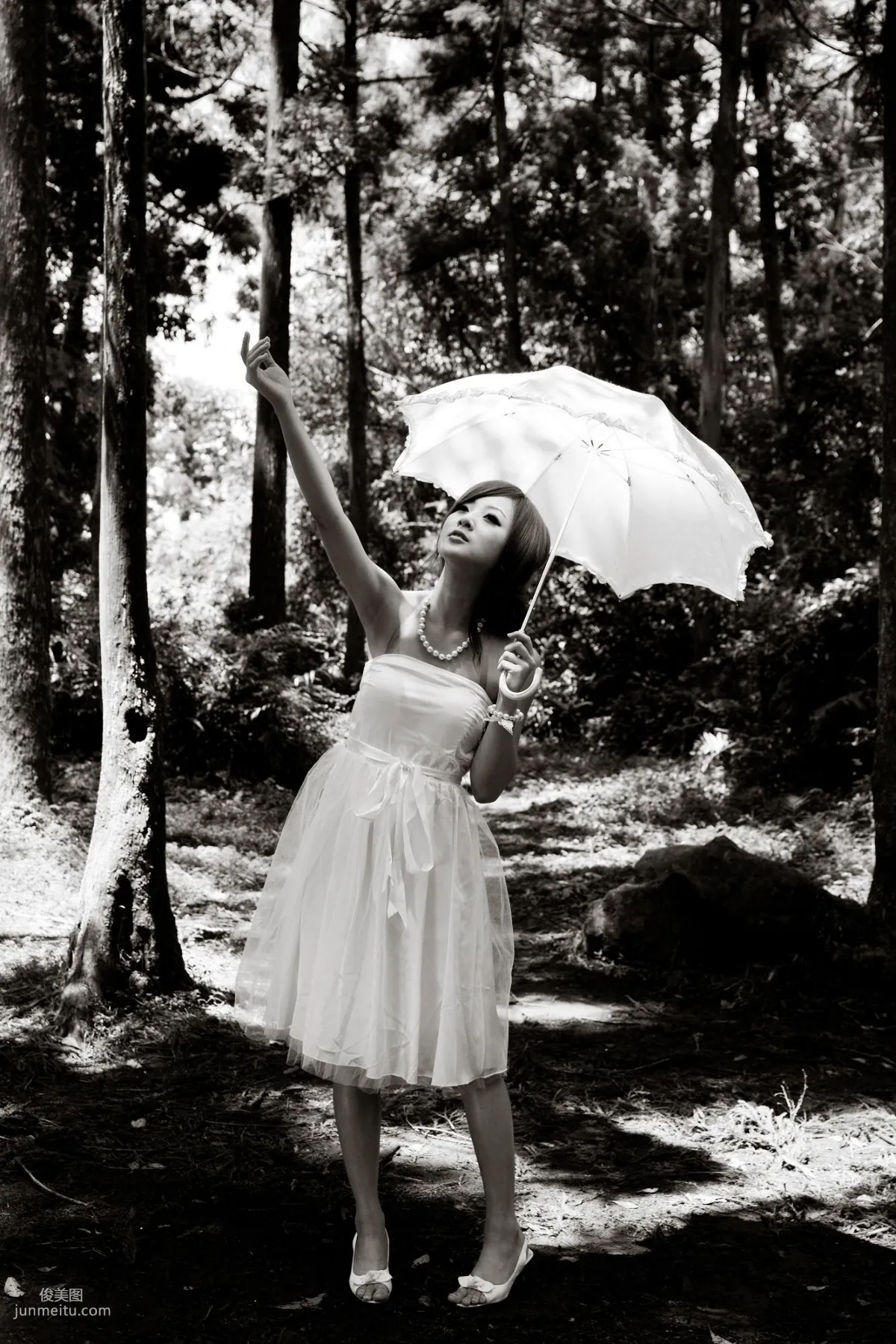 Mikako/Zhang Kaijie White Waltz x Black Obsession Yangmingshan Zhuzihu Outdoor Shoot Photo Set photo 30