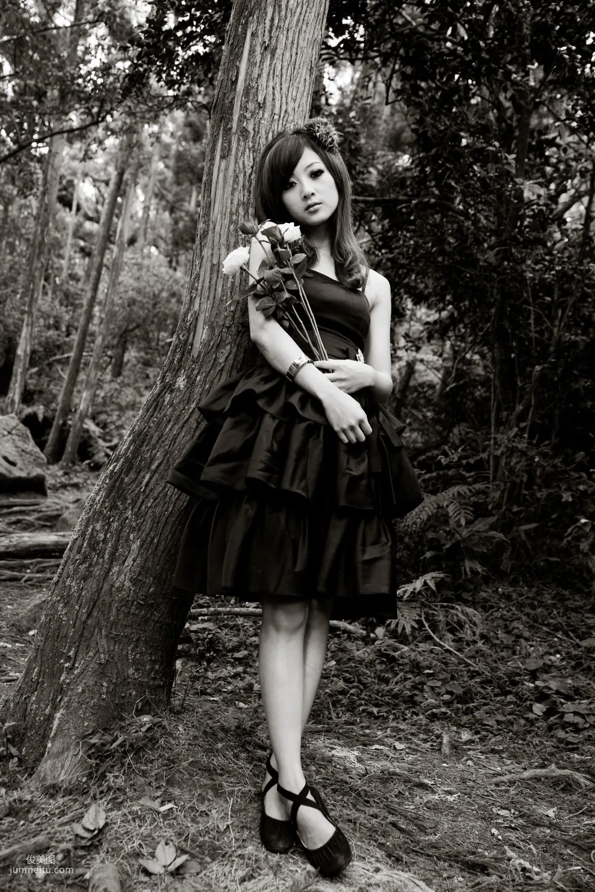 Mikako/Zhang Kaijie White Waltz x Black Obsession Yangmingshan Zhuzihu Outdoor Shoot Photo Set photo 89