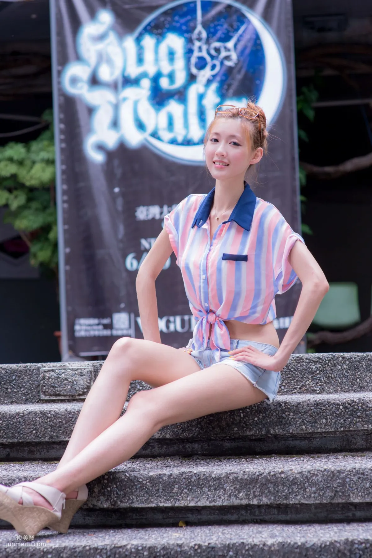 Kila Jingjing / Liao Tingling, Fresh and Light Hot Pants Beautiful Legs Street Snap Photo Set photo 20