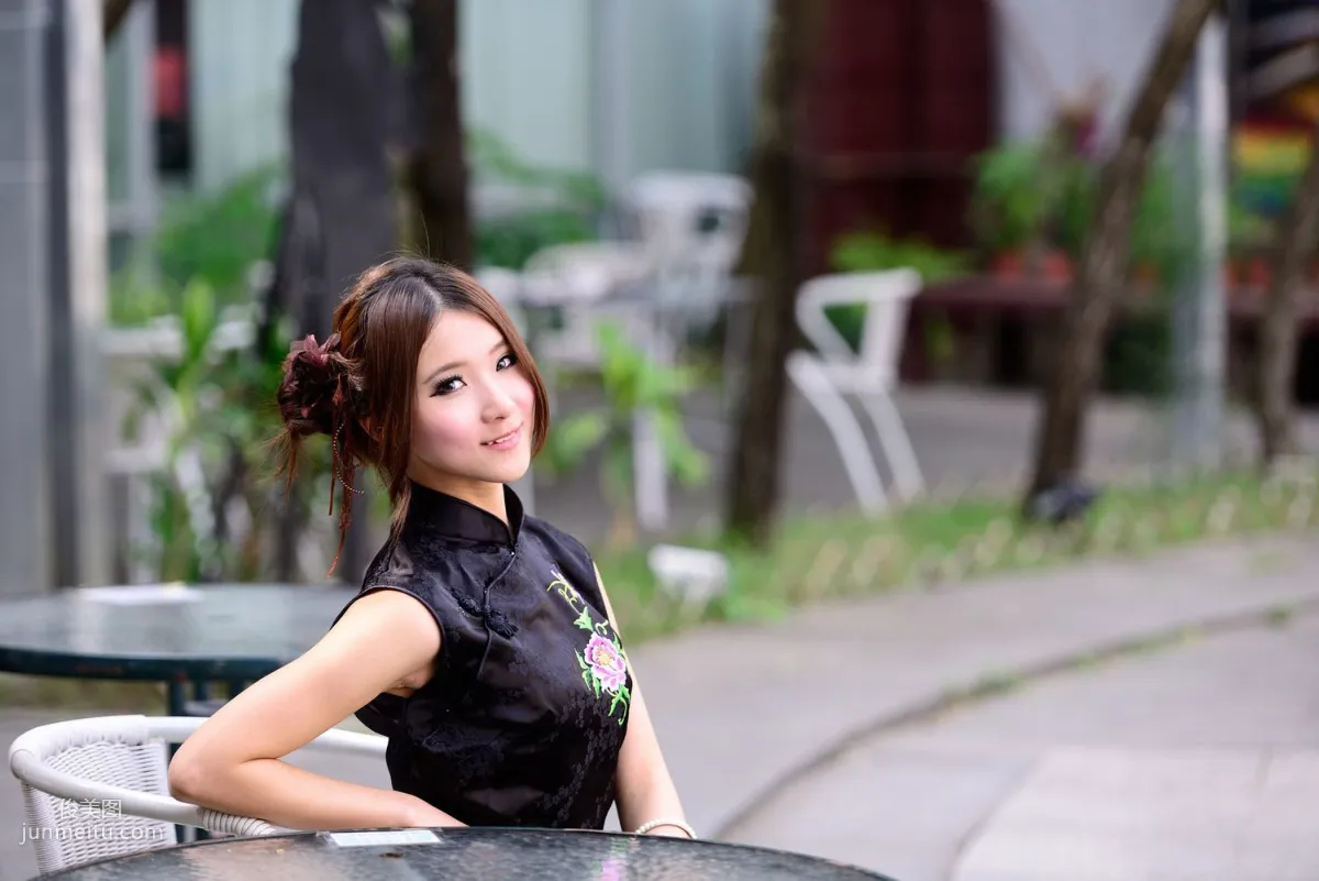 Taiwan Model A Bu, Red and Black Qipao Series Outdoor Shoot Photo Set photo 49