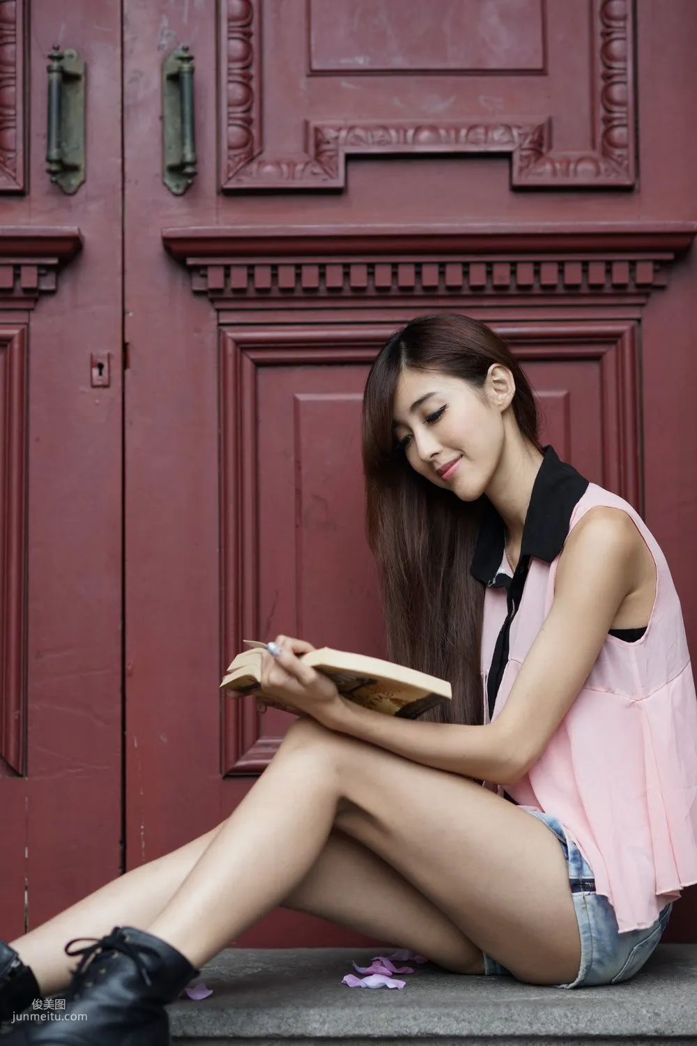 Liao Tingling/Kila Jingjing, Denim and Beautiful Legs Series Pictures, Photo Set Collection photo 18