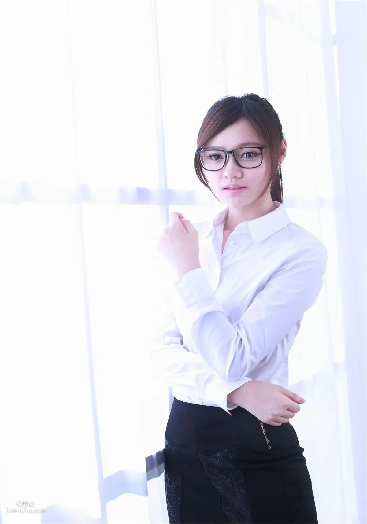 Taiwan Model Su Xiaoli "OL Professional Attire Studio Shoot" Photo Set photo 3