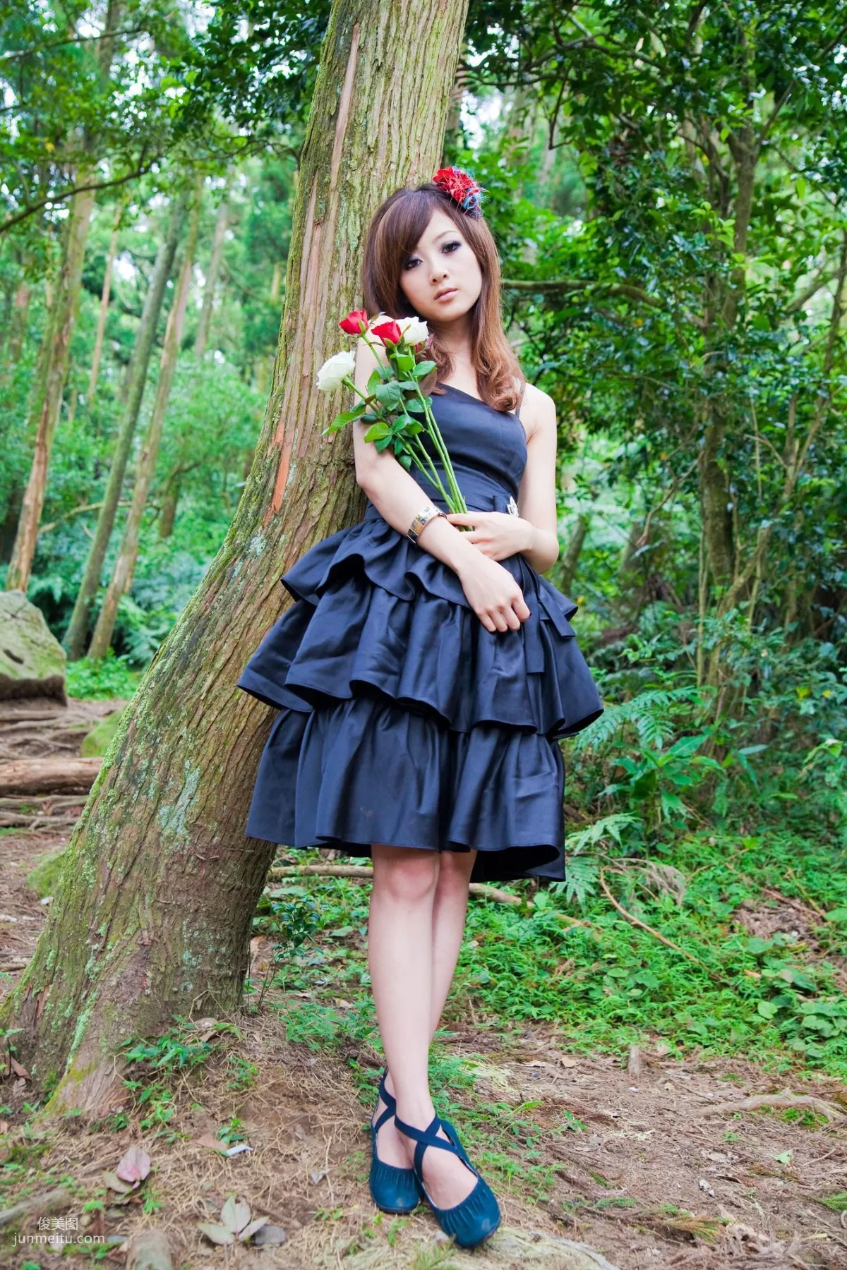 Mikako/Zhang Kaijie White Waltz x Black Obsession Yangmingshan Zhuzihu Outdoor Shoot Photo Set photo 90