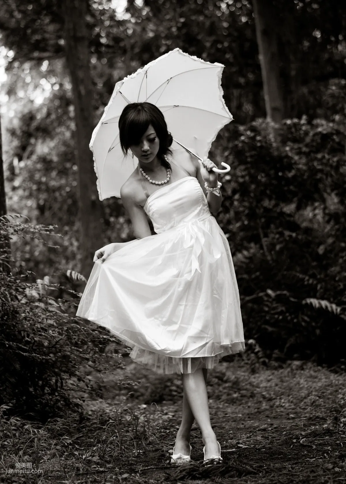 Mikako/Zhang Kaijie White Waltz x Black Obsession Yangmingshan Zhuzihu Outdoor Shoot Photo Set photo 37