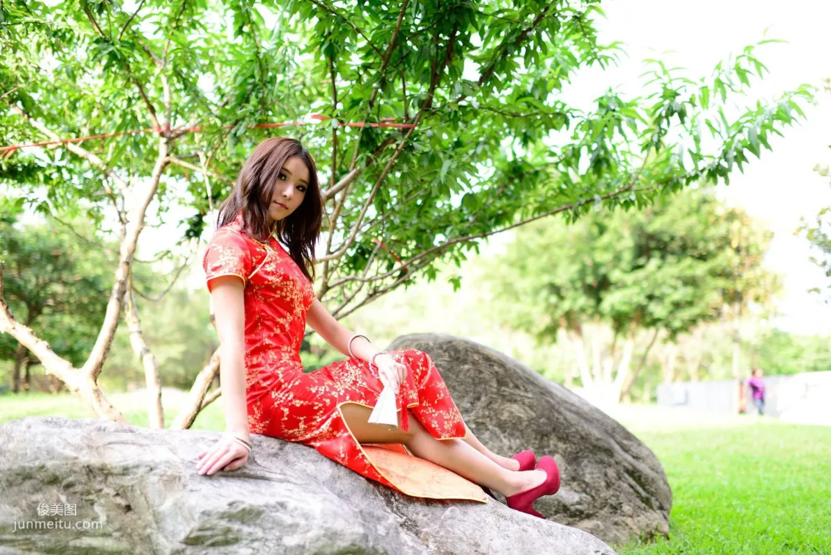 Taiwan Model A Bu, Red and Black Qipao Series Outdoor Shoot Photo Set photo 61