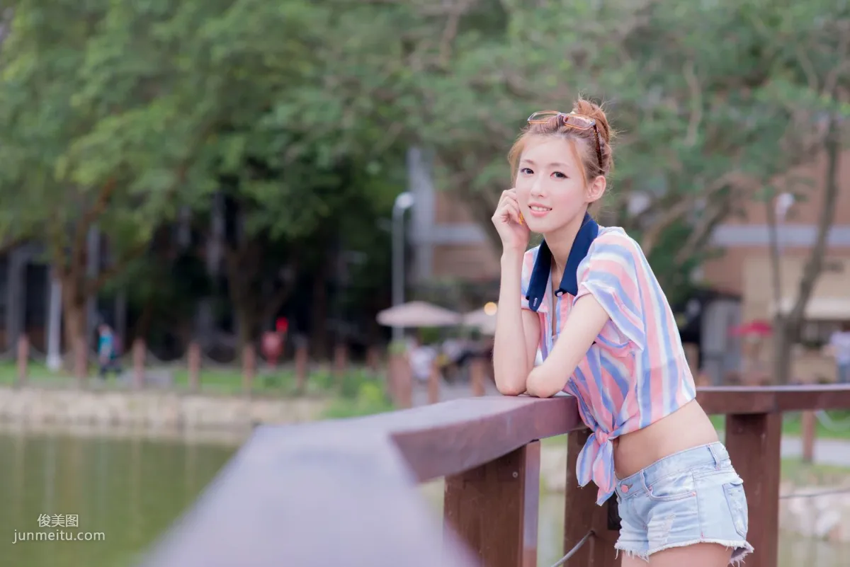 Kila Jingjing / Liao Tingling, Fresh and Light Hot Pants Beautiful Legs Street Snap Photo Set photo 35