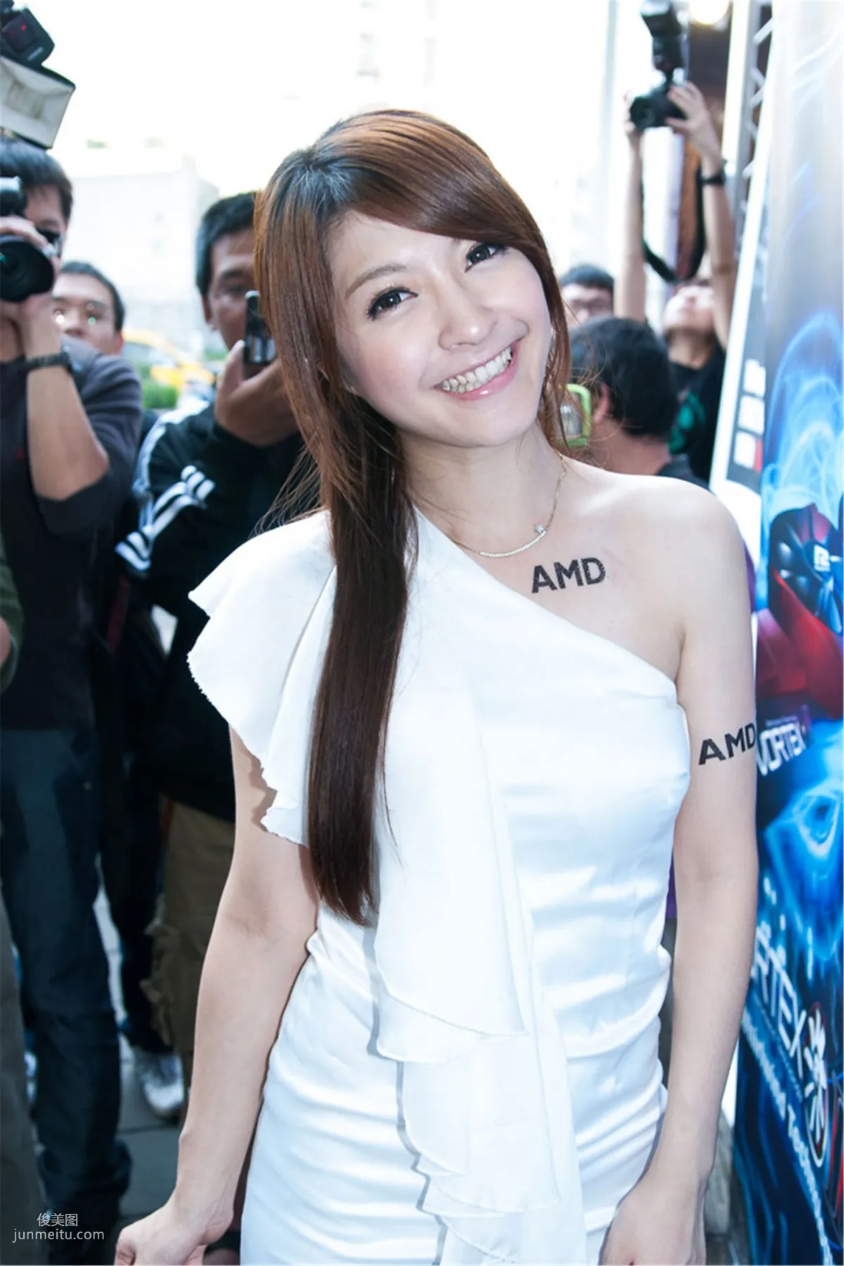 Taiwan Model Bei Bei 'Guanghua Market AMD Booth' HD Set photo 8