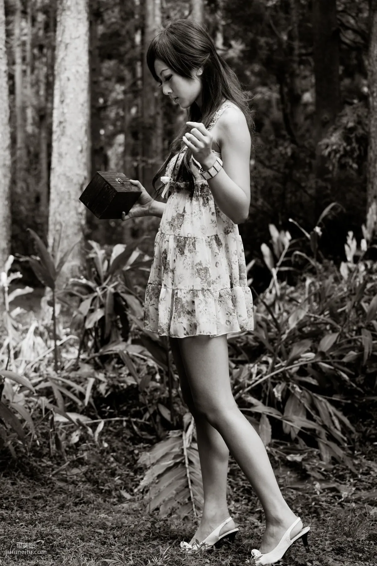 Mikako/Zhang Kaijie White Waltz x Black Obsession Yangmingshan Zhuzihu Outdoor Shoot Photo Set photo 7
