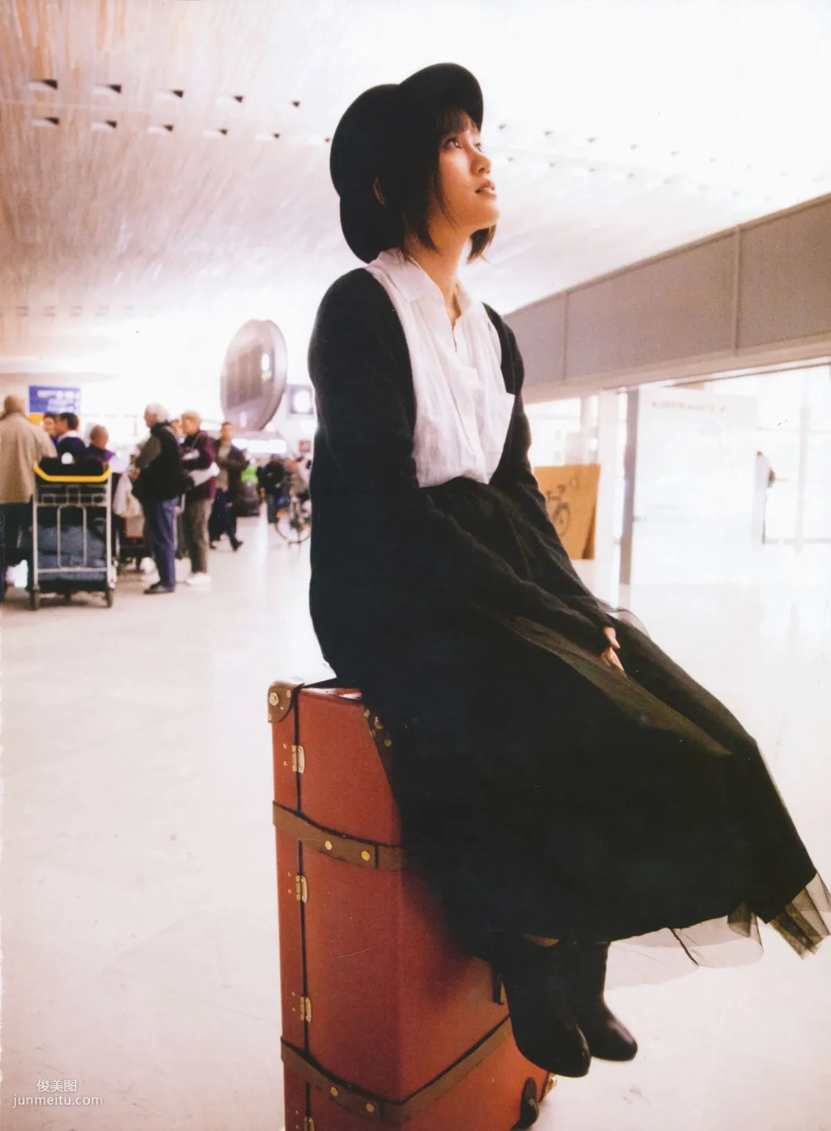 Atsuko Maeda Clumsy [Photo Books] photo 23