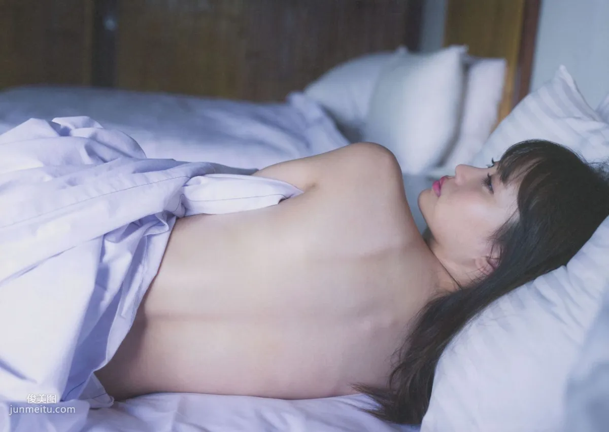 永尾まりや 《美しい細胞》 Utsukushii Saibo [PB写真集] 8