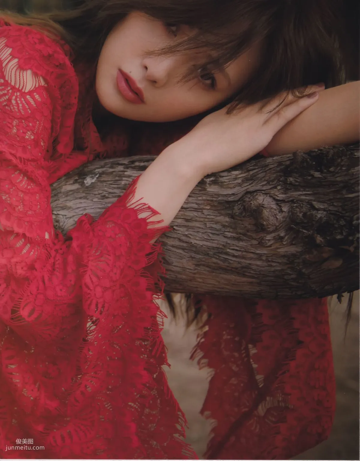 白石麻衣《パスポート》 [Photo Book] 写真集127
