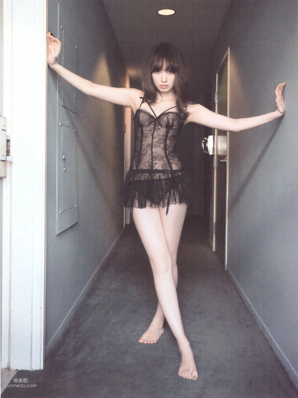 小嶋陽菜/小岛阳菜《Dou Suru どうする？》 [PB写真集] 63