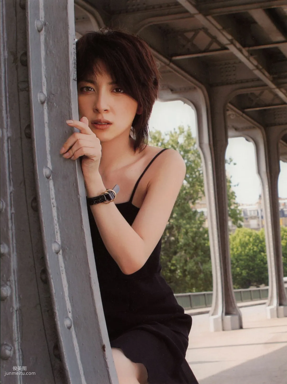 奧菜恵《The Okina 3／3 in Paris》 [PB寫真集] 18