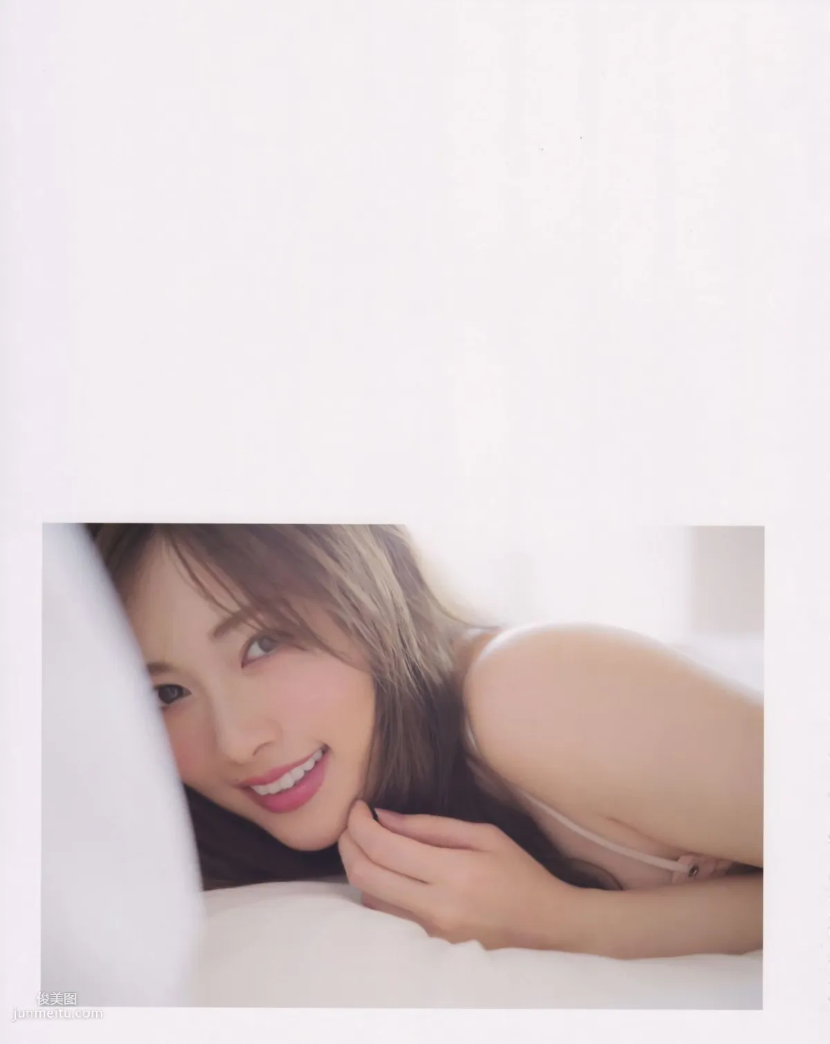 白石麻衣《パスポート》 [Photo Book] 写真集107