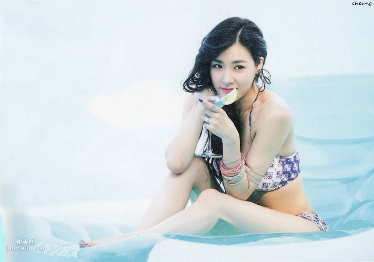 Girls' Generation 少女時代 《Party》 [PB寫真集] 28