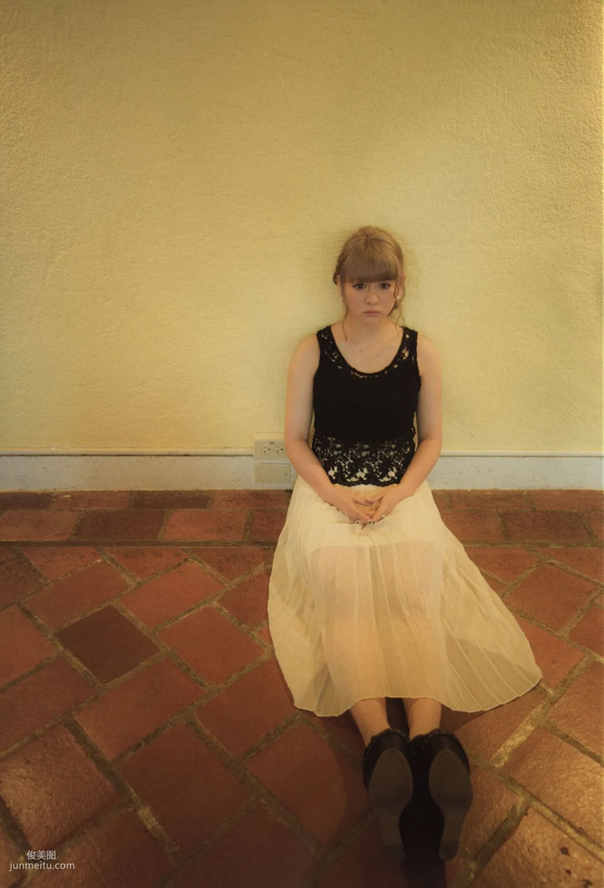 Alo Hello! Berryz 工房 Photobook 2013 [PB寫真集] 19