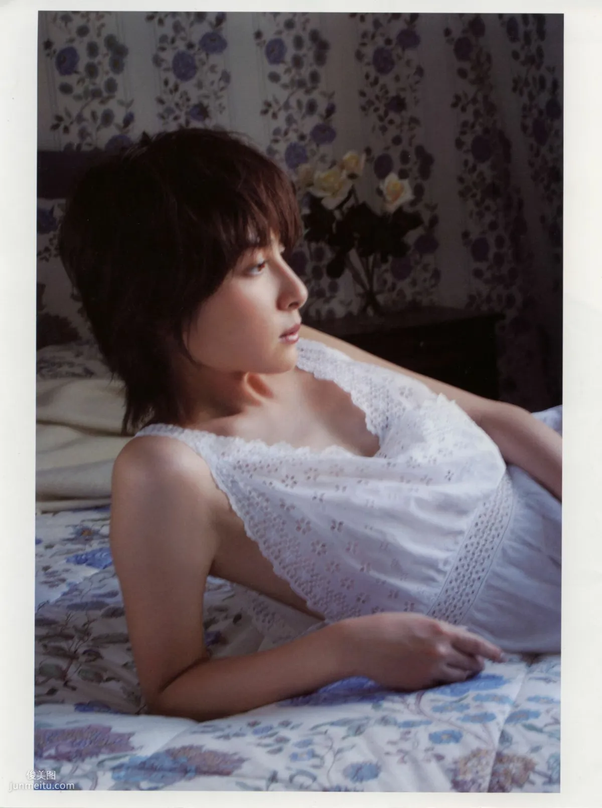奧菜恵《The Okina 3／3 in Paris》 [PB寫真集] 34