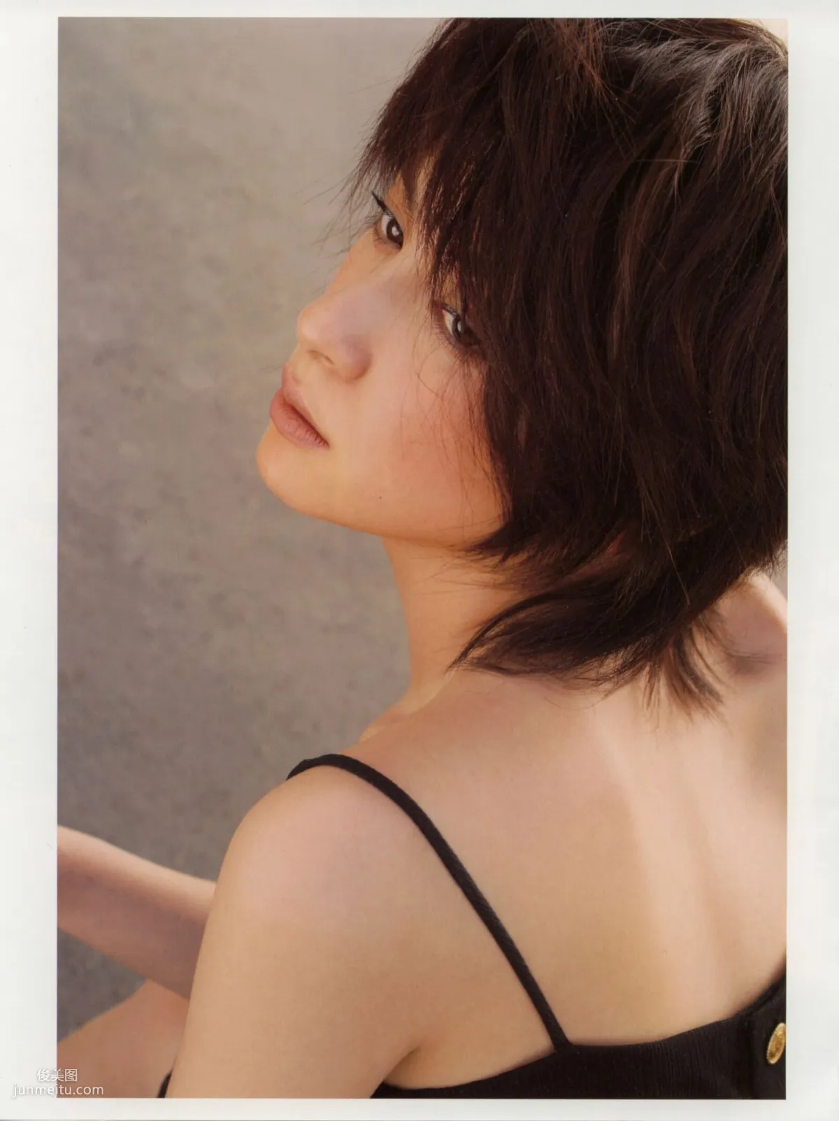 奧菜恵《The Okina 3／3 in Paris》 [PB寫真集] 19