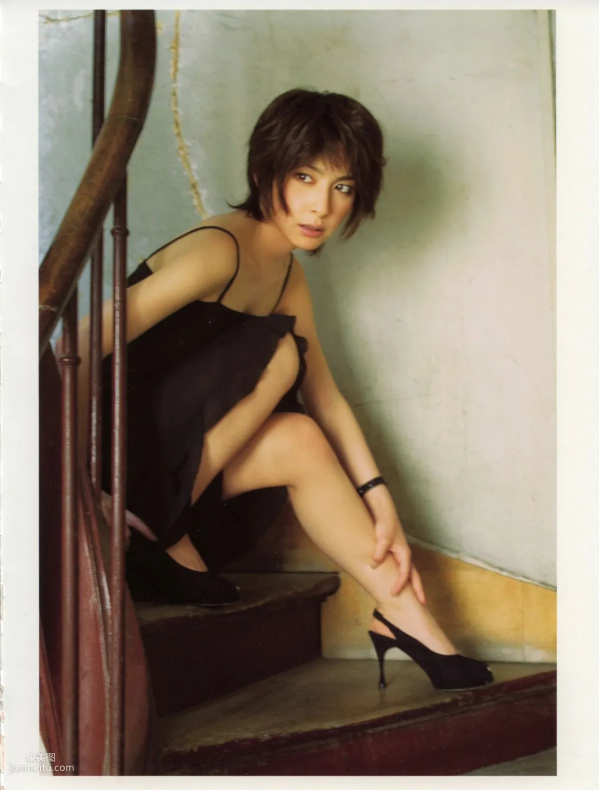 奧菜恵《The Okina 3／3 in Paris》 [PB寫真集] 15