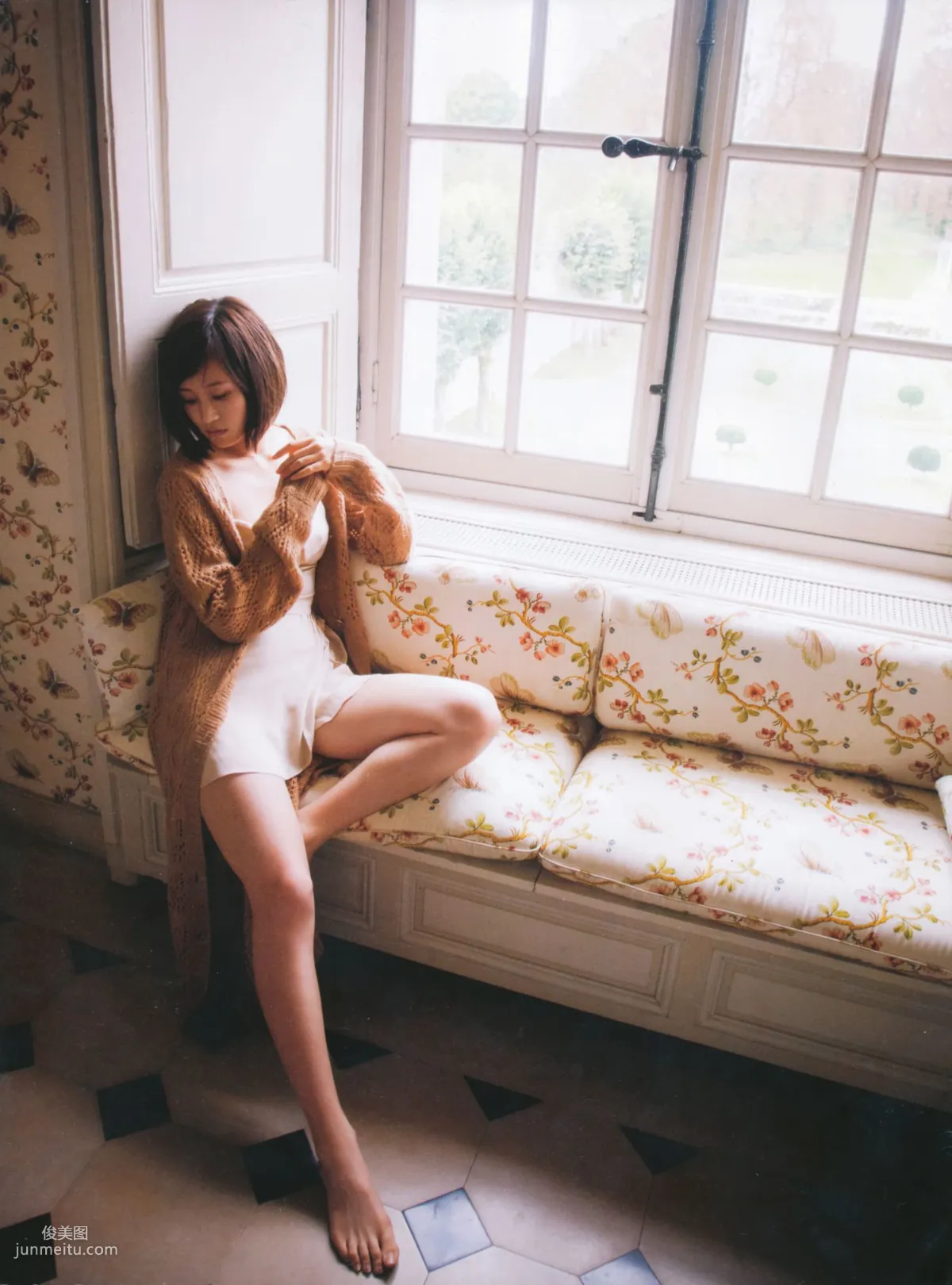 Atsuko Maeda Clumsy [Photo Books] photo 43