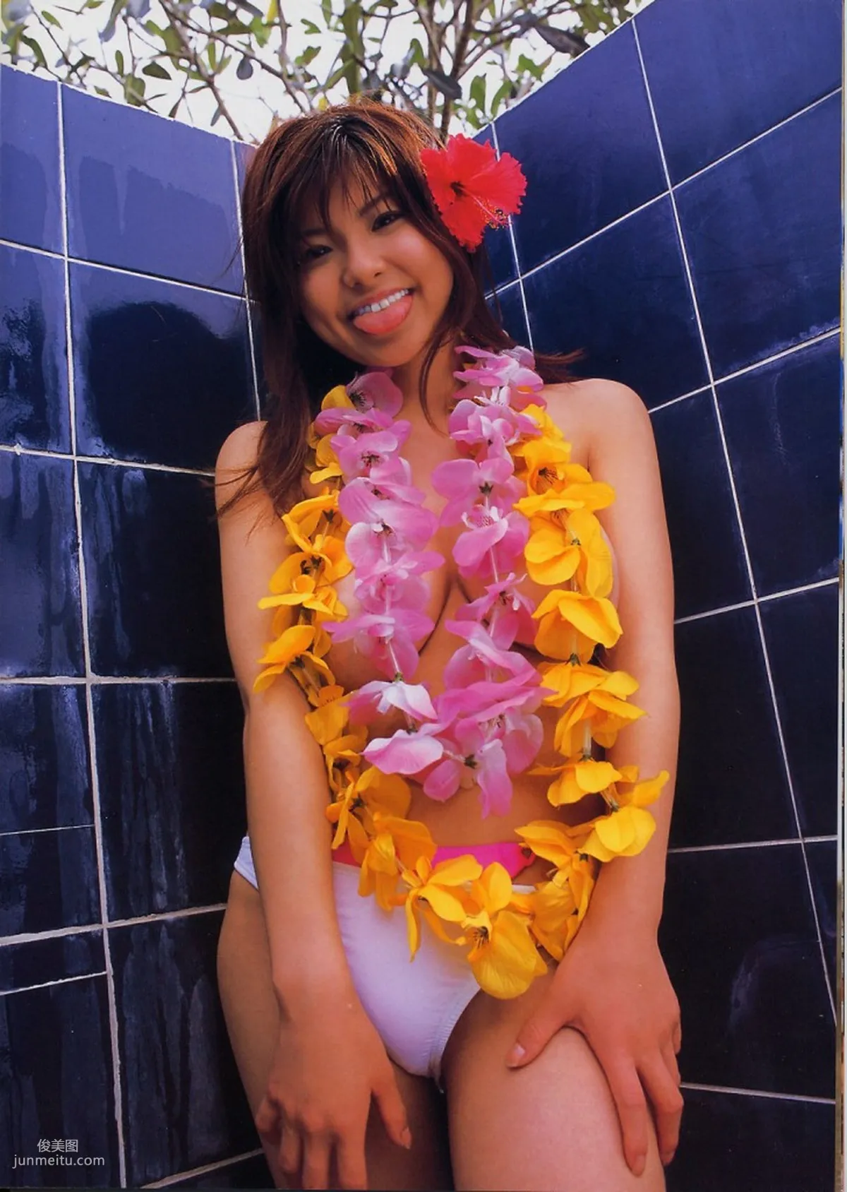 Miri Hanai, First H! [Photo Books] Photo Set photo 24