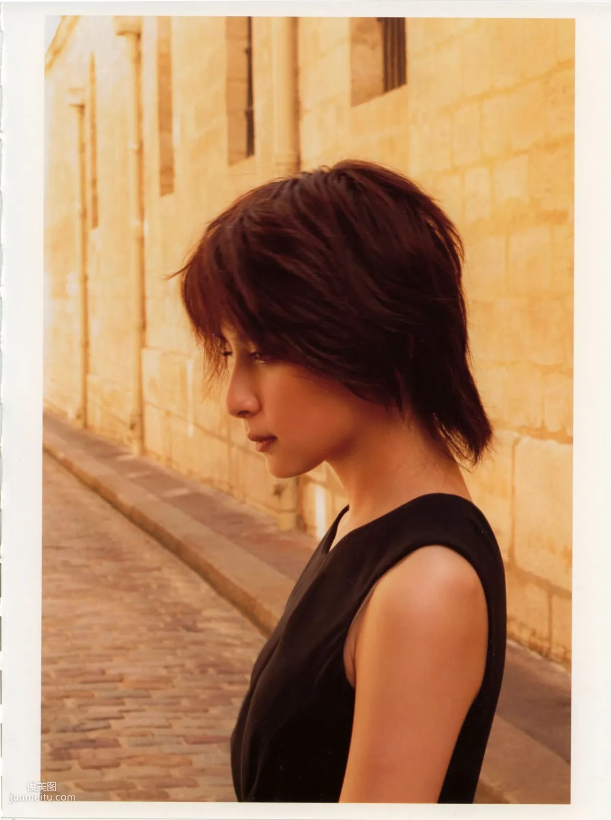 奧菜恵《The Okina 3／3 in Paris》 [PB寫真集] 47