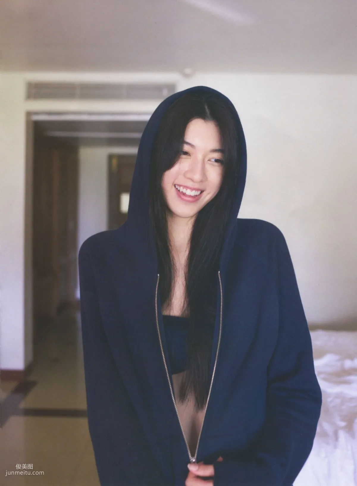 Ayaka Miyoshi 三吉彩花 《わたし》[PB写真集]76