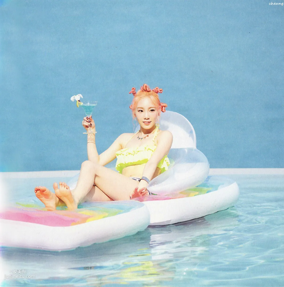 Girls' Generation 少女時代 《Party》 [PB寫真集] 23